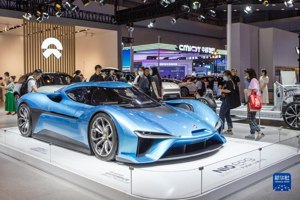9月4日,觀眾在2023智博會蔚來汽車展廳內參觀。新華社記者 儲加音 攝