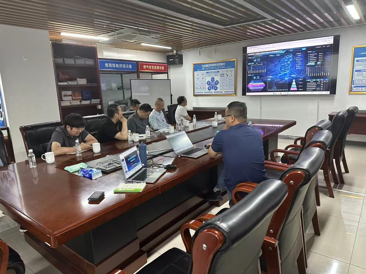 湖北省政法委領(lǐng)導(dǎo)蒞臨我司考察指導(dǎo)(圖1) 湖北省政法委領(lǐng)導(dǎo)蒞臨我司考察指導(dǎo)(圖1)