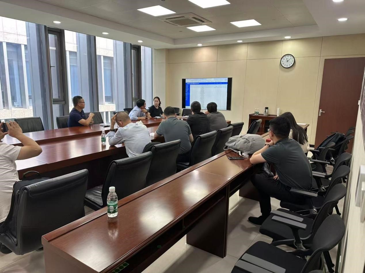 湖北省政法委領(lǐng)導(dǎo)蒞臨我司考察指導(dǎo)(圖2) 湖北省政法委領(lǐng)導(dǎo)蒞臨我司考察指導(dǎo)(圖2)